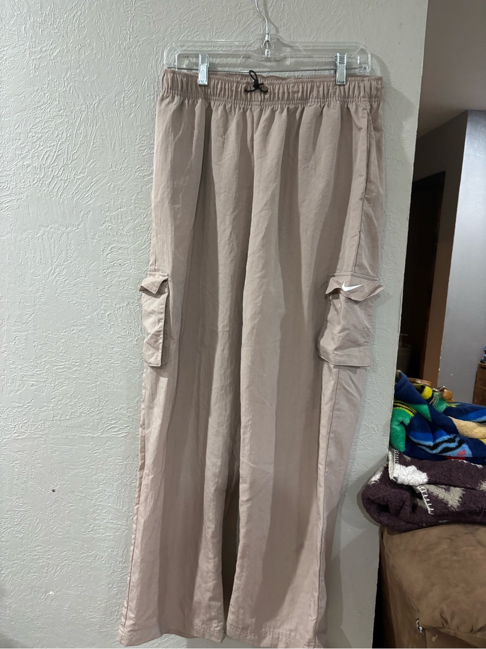 Nike Sportswear Essentials High-Rise Woven Cargo Pants in Beige Womens size M - Picture 2 of 8